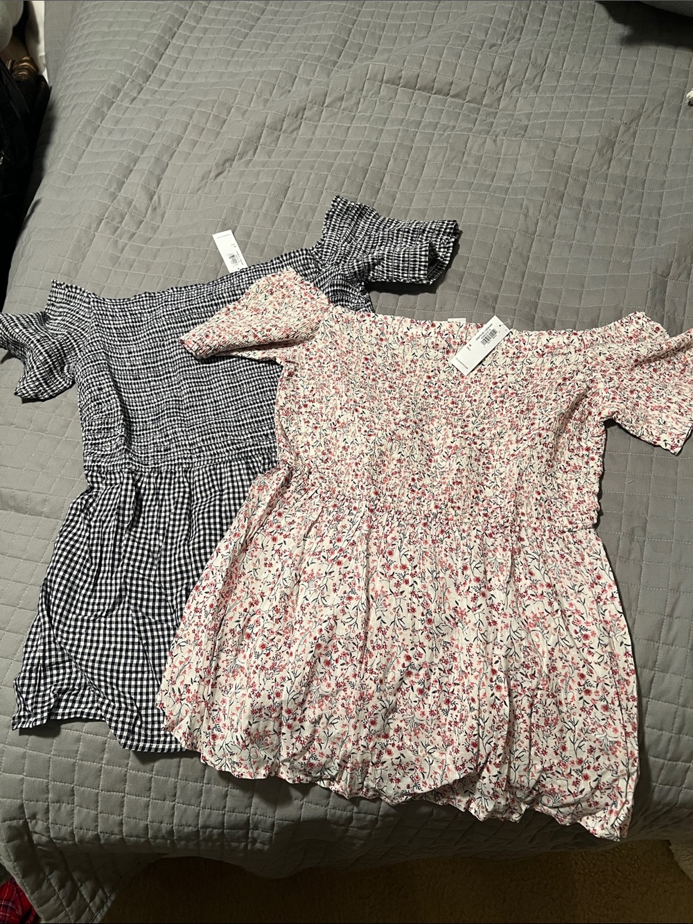 Old navy women’s Pink Floral Off-Shoulder Smocked tops